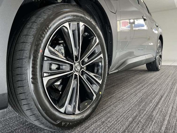 Vehicle image 4 Vehicle image 4