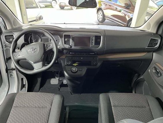 Vehicle image 9 Vehicle image 9