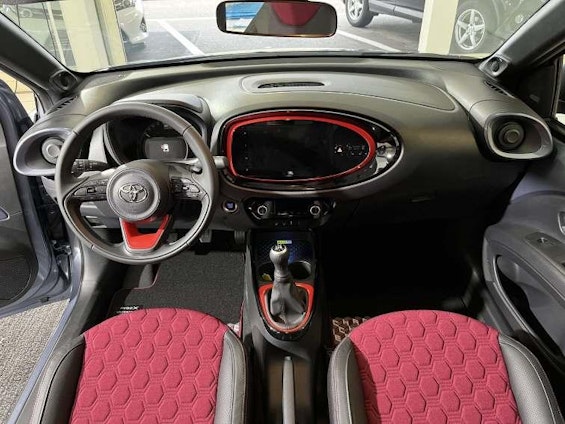 Vehicle image 8 Vehicle image 8