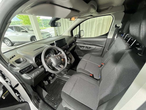 Vehicle image 4 Vehicle image 4