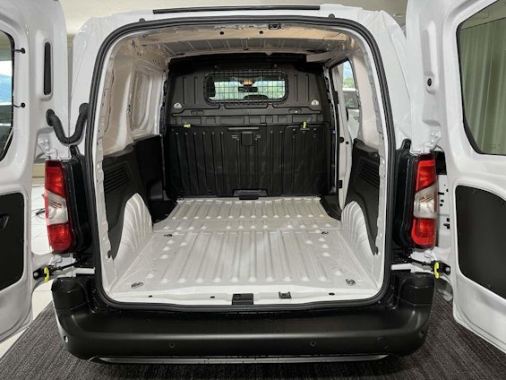 Vehicle image 8 Vehicle image 8