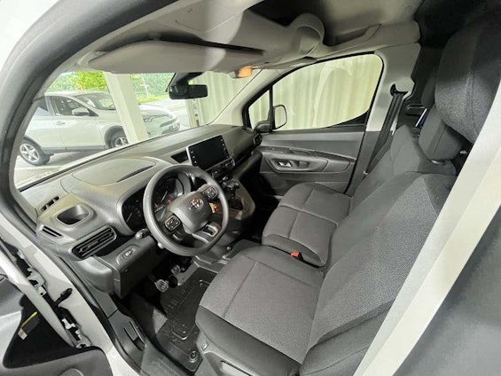 Vehicle image 4 Vehicle image 4