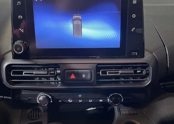 Vehicle image 6 Vehicle image 6