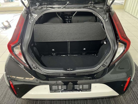 Vehicle image 10 Vehicle image 10