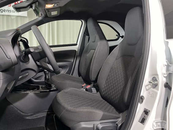 Vehicle image 4 Vehicle image 4