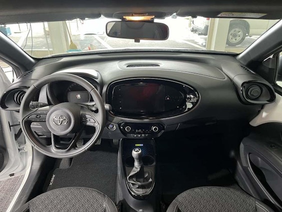 Vehicle image 6 Vehicle image 6