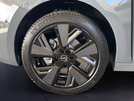 Vehicle image 6 Vehicle image 6