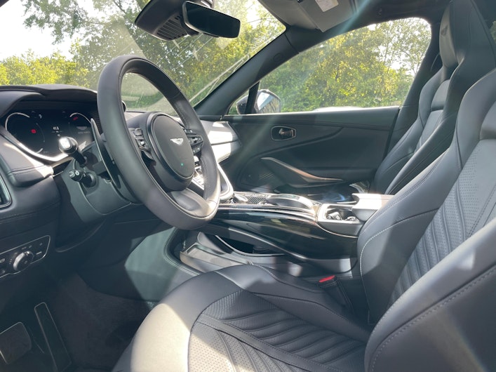 Vehicle image ASTON MARTIN DBX