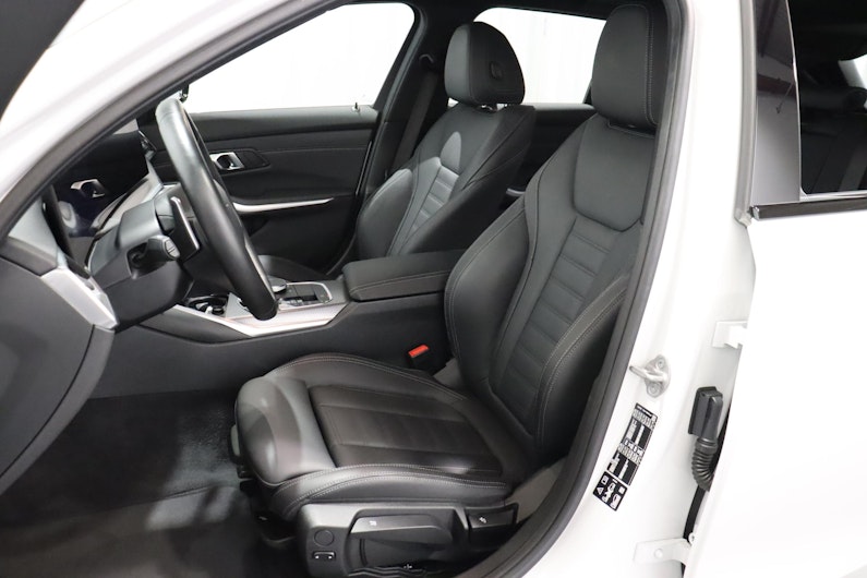 Vehicle image BMW 3 SERIES