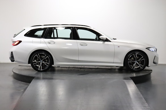 BMW 320d xDrive Touring 2