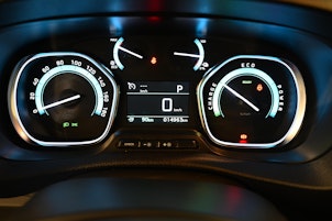 Vehicle image PEUGEOT e-Expert Kaw. Standard 75 kWh Premium