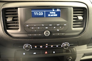 Vehicle image PEUGEOT e-Expert Kaw. Standard 75 kWh Premium