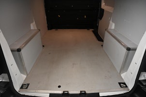 Vehicle image PEUGEOT e-Expert Kaw. Standard 75 kWh Premium