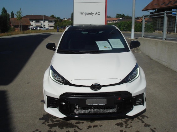 First vehicle image