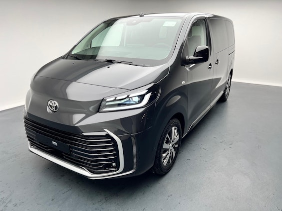 First vehicle image