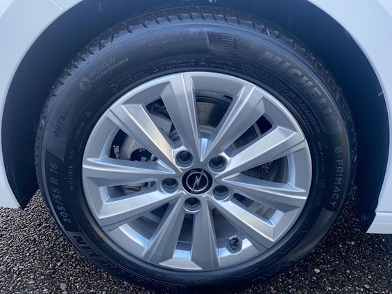 Vehicle image 13 Vehicle image 13