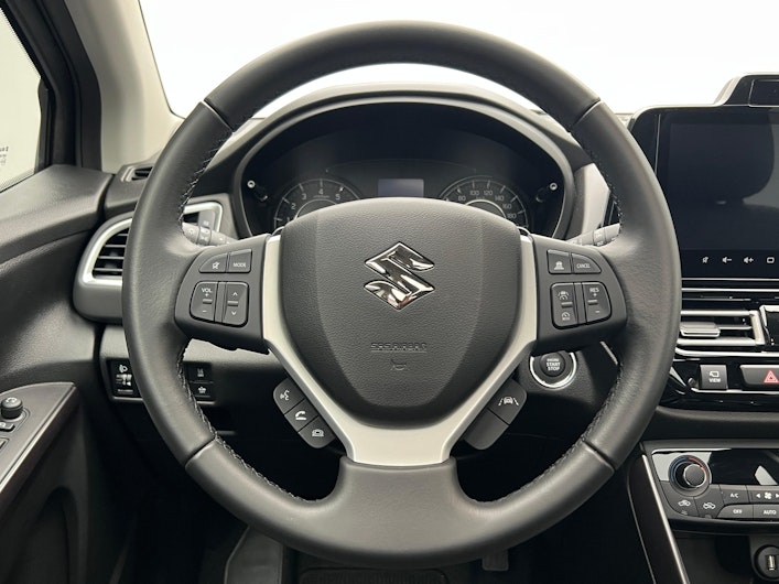 Vehicle image SUZUKI S-CROSS