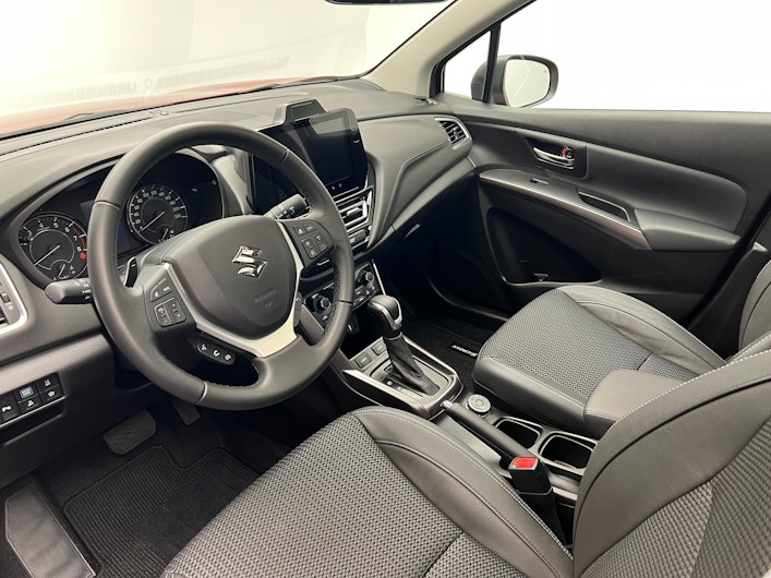 Vehicle image SUZUKI S-CROSS