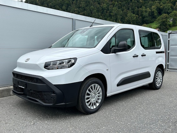 First vehicle image