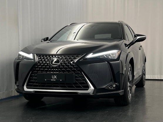 First vehicle image