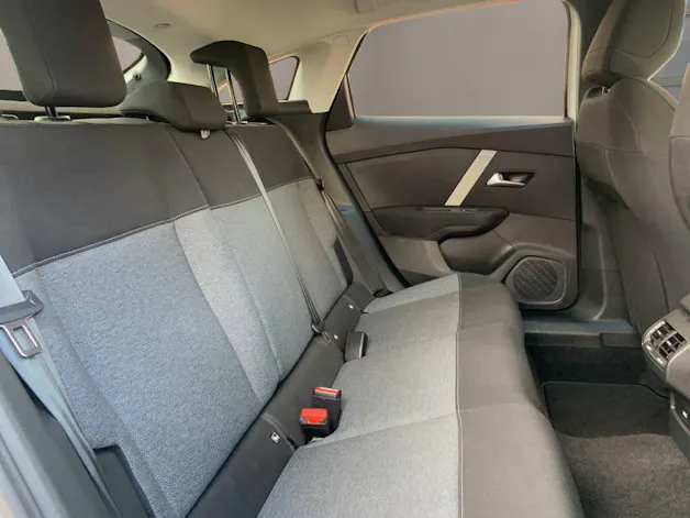 Citroën C4 Essence 130ch EAT8 Swiss Edition