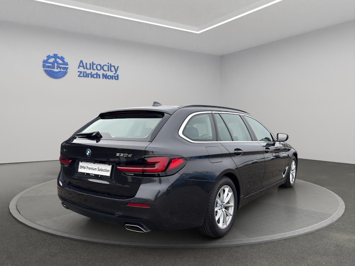 Vehicle image BMW 5 SERIES