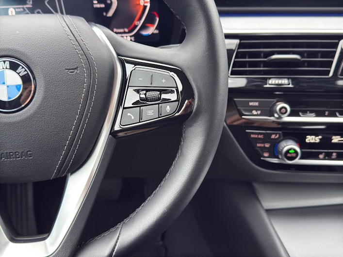 Vehicle image BMW 5 SERIES