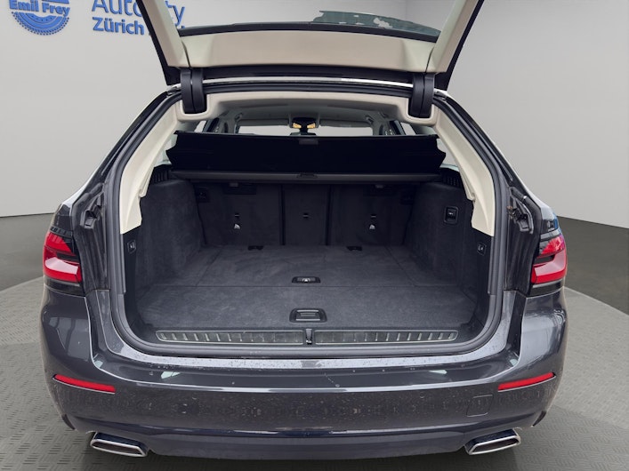 Vehicle image BMW 5 SERIES