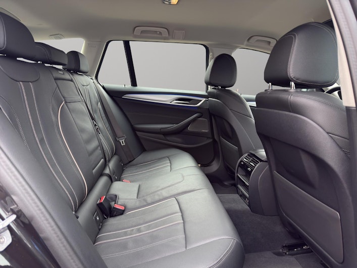 Vehicle image BMW 5 SERIES