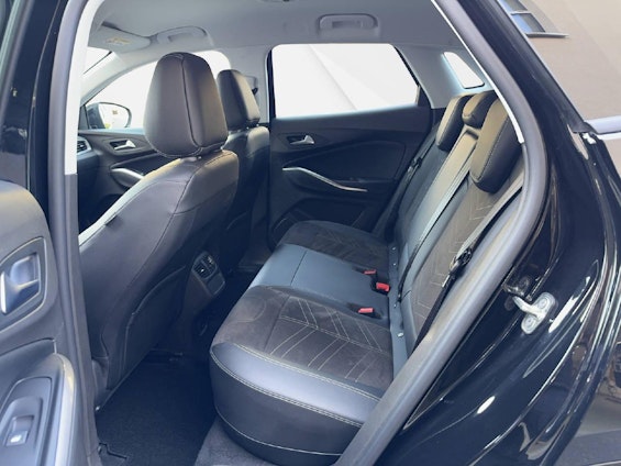 Vehicle image 14 Vehicle image 14