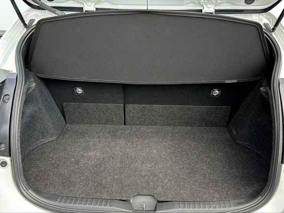 Vehicle image 18 Vehicle image 18