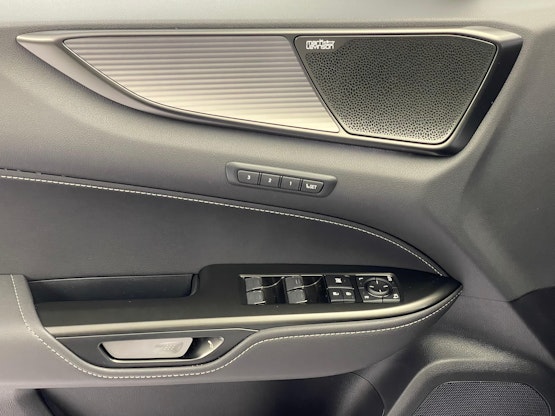 Vehicle image 14 Vehicle image 14