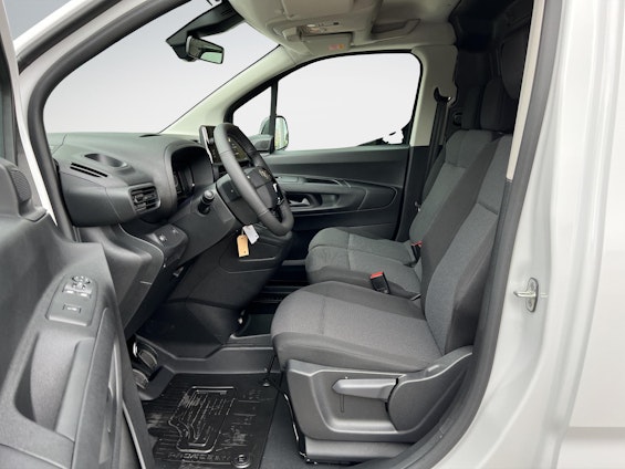 Vehicle image 8 Vehicle image 8