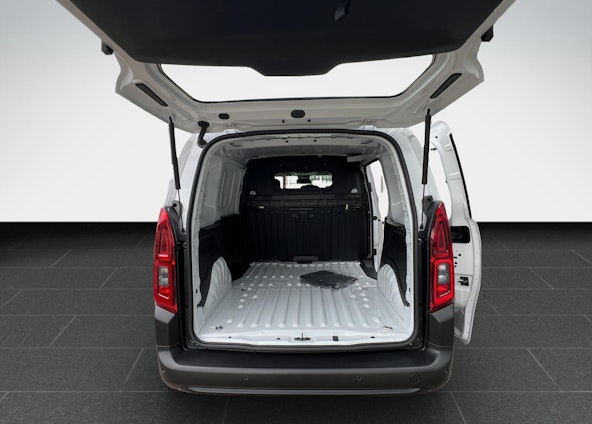 Vehicle image 17 Vehicle image 17