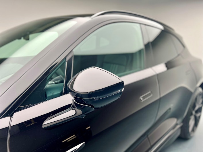 Vehicle image ASTON MARTIN DBX