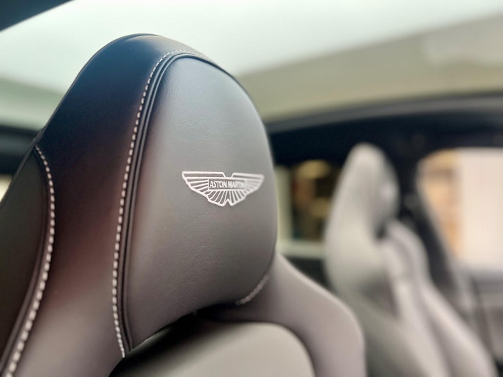 Vehicle image ASTON MARTIN DBX