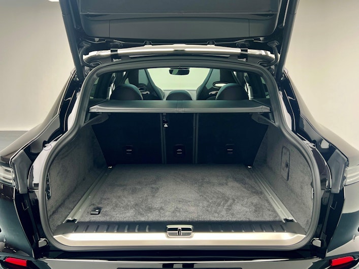 Vehicle image ASTON MARTIN DBX