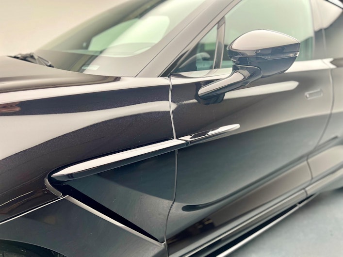 Vehicle image ASTON MARTIN DBX