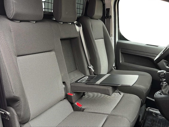 Vehicle image 16 Vehicle image 16