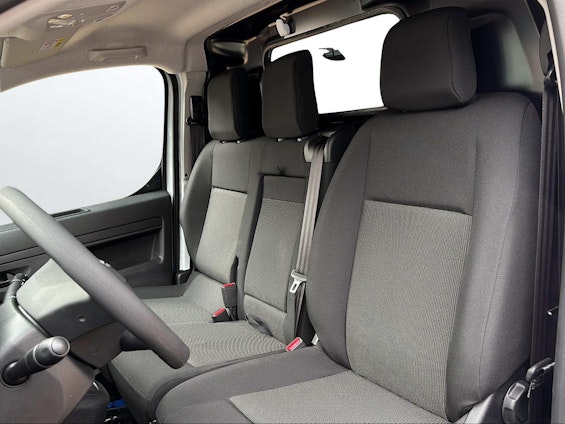 Vehicle image 9 Vehicle image 9