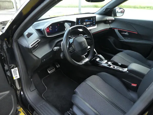 Peugeot 2008 1.2 PureTech 130 GT EAT8