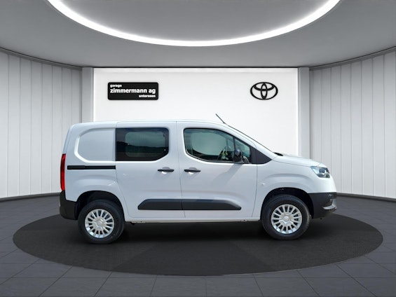 Vehicle image 4 Vehicle image 4