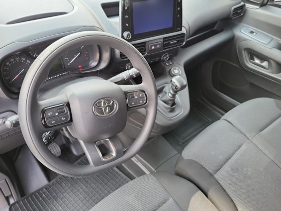 Vehicle image 13 Vehicle image 13