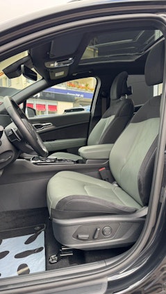 Vehicle image 8 Vehicle image 8