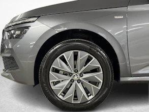 https://vehicle.imgix.net/3656221/224c0c06-5f9b-4917-b75c-9ad01e5d470c.jpg
