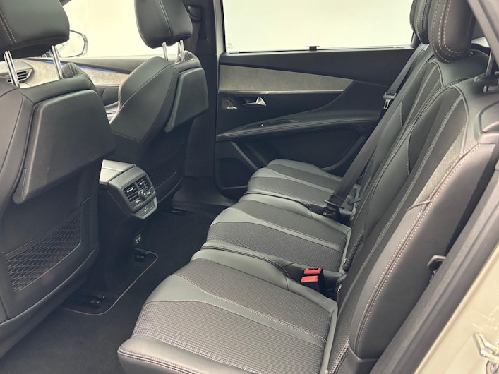 Vehicle image PEUGEOT 5008