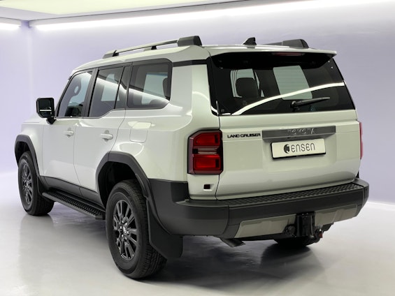 Vehicle image 4 Vehicle image 4