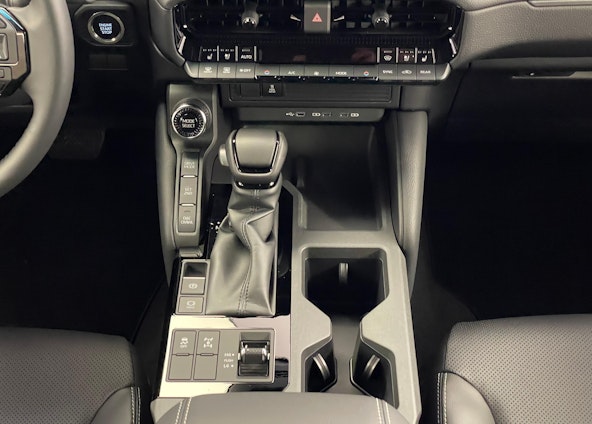 Vehicle image 14 Vehicle image 14