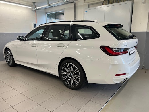 BMW 320d xDrive Touring 2