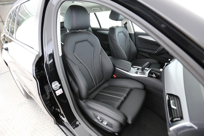 Vehicle image BMW 5 SERIES